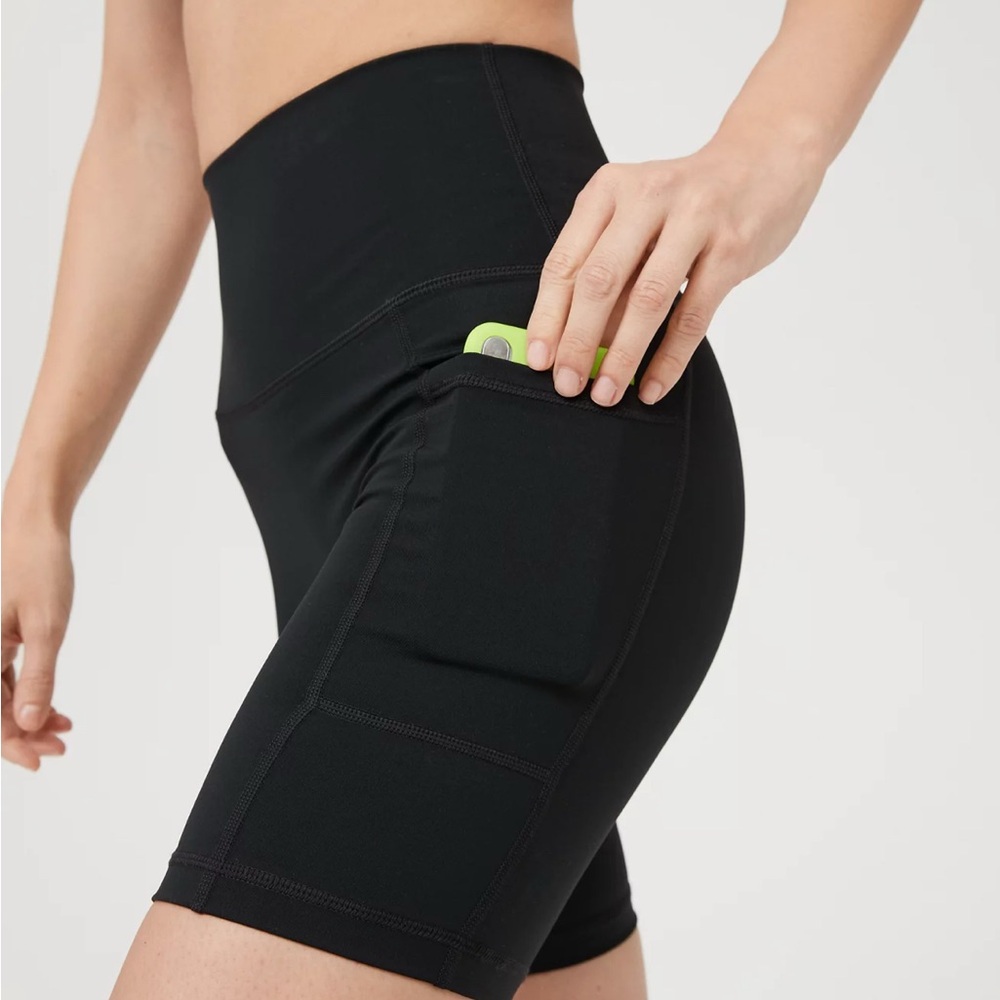OFFLINE By Aerie Goals Pocket 7" Bike Short Black Medium